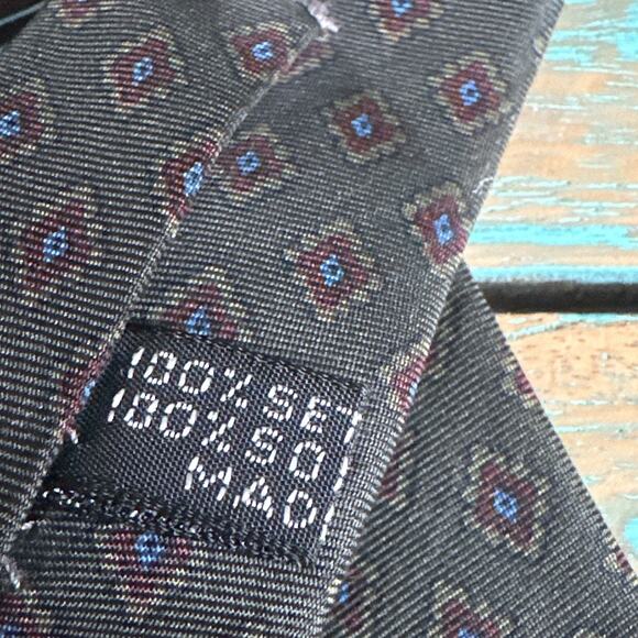 TINCATI MILANO Silk Tie Made In Italy Geometric Green Background 3.5” Width - Picture 5 of 7